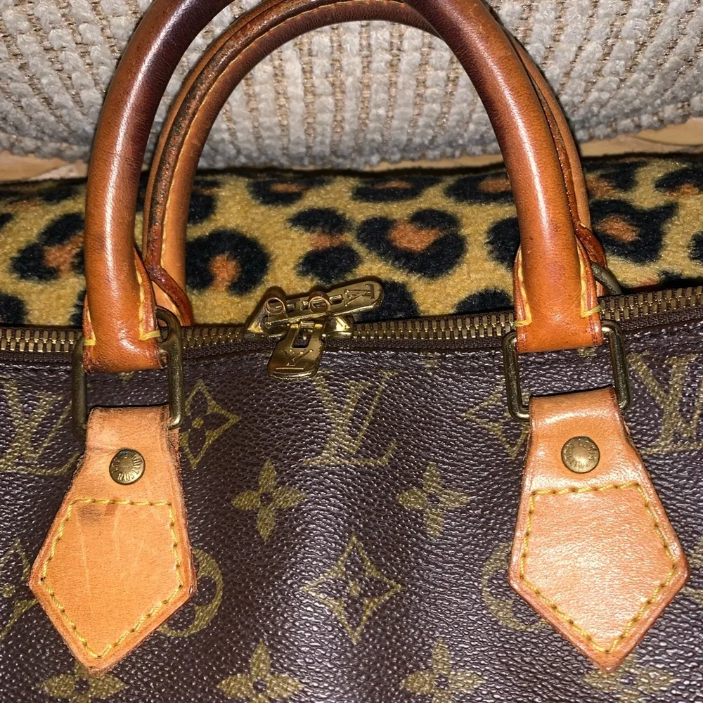 Louis Vuitton Alma Handbag - Picture 6 of 12
